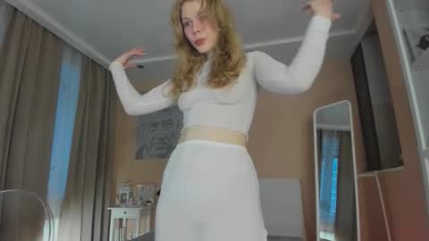 Snapshot of ass_latte chatting on October 26, 2025, 5:35 am Sasha online show from October 26, 2025, 5:35 am