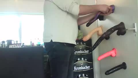 sissyslut online show from March 9, 2025, 8:29 am