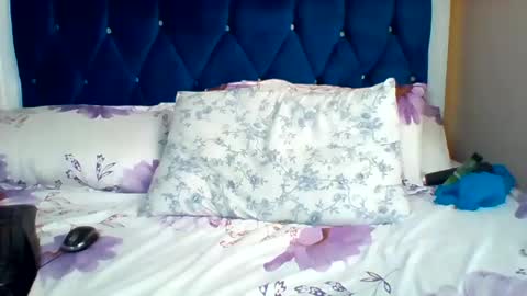 Snapshot of assqueen4 chatting on July 9, 2026, 6:39 am FLORAH DANIEL online show from July 9, 2026, 6:39 am
