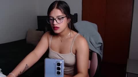 Snapshot of assu_18 chatting on December 3, 2025, 10:52 pm Ash online show from December 3, 2025, 10:52 pm