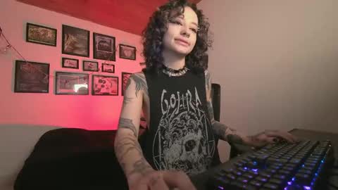 Snapshot of astarte4 chatting on November 21, 2025, 1:32 pm Sof online show from November 21, 2025, 1:32 pm