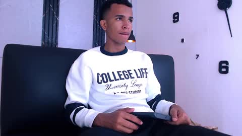 Snapshot of aston_vera chatting on April 22, 2026, 4:04 am Aston online show from April 22, 2026, 4:04 am