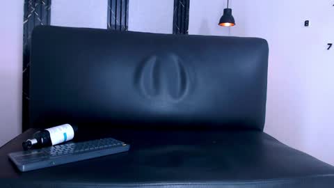 Snapshot of aston_vera chatting on May 17, 2026, 5:27 am Aston online show from May 17, 2026, 5:27 am