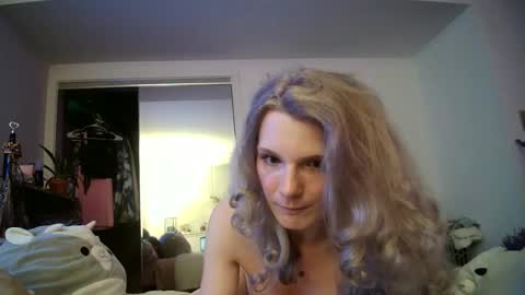 AstoriaLove online show from December 19, 2024, 3:40 am