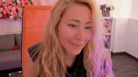 astramonroe online show from March 26, 2026, 3:34 am