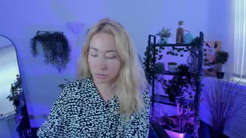 Snapshot of astramonroe chatting on June 8, 2026, 10:04 am astramonroe online show from June 8, 2026, 10:04 am