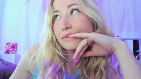 Snapshot of astramonroe chatting on June 10, 2026, 10:03 am astramonroe online show from June 10, 2026, 10:03 am