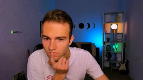 astren online show from November 9, 2025, 1:31 pm