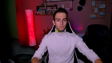 astren online show from November 16, 2025, 6:52 am