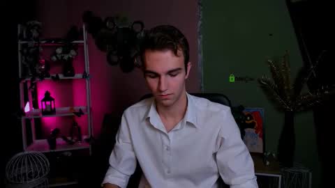 astren online show from November 18, 2025, 9:08 pm