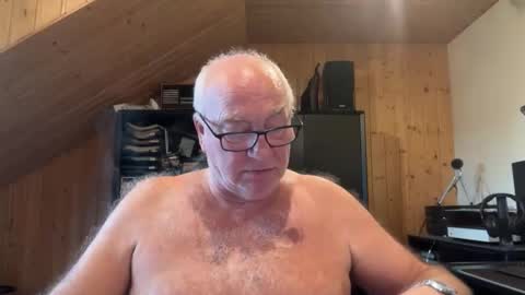 asusandy online show from September 25, 2025, 2:21 pm