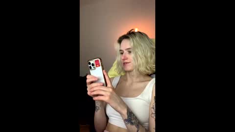 Snapshot of asya_new chatting on December 3, 2025, 2:37 pm asya_new online show from December 3, 2025, 2:37 pm