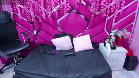 atena_glow_ online show from February 14, 2026, 3:25 am