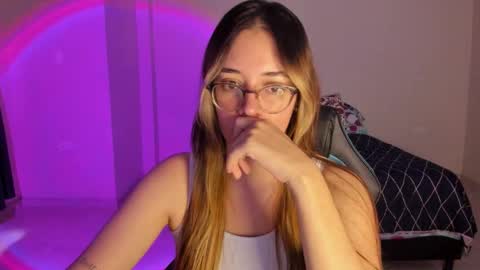 atenas online show from November 8, 2025, 9:24 pm