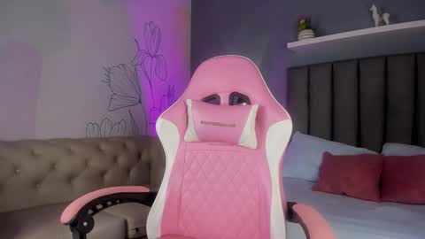 Snapshot of atenea_jones_ chatting on November 25, 2025, 7:47 pm Atenea online show from November 25, 2025, 7:47 pm