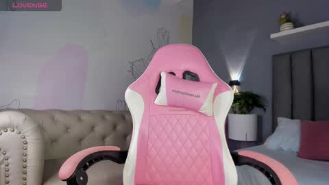 Snapshot of atenea_jones_ chatting on November 27, 2025, 7:27 pm Atenea online show from November 27, 2025, 7:27 pm