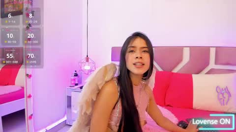 Snapshot of atenea_kros chatting on April 19, 2026, 5:45 pm Atenea online show from April 19, 2026, 5:45 pm