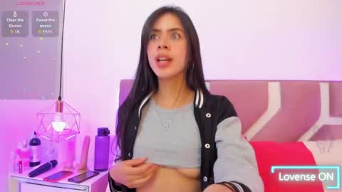 Snapshot of atenea_kros chatting on April 21, 2026, 12:22 pm Atenea online show from April 21, 2026, 12:22 pm