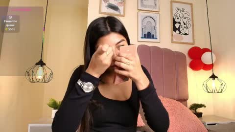 ateneaaa_ online show from April 1, 2026, 7:33 pm