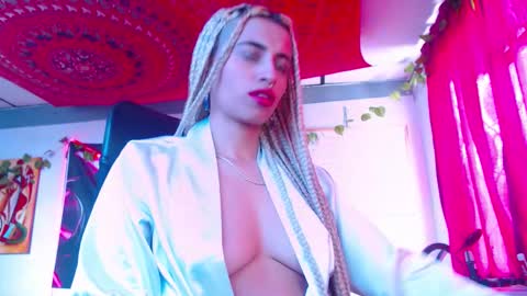 Atenea online show from October 24, 2025, 2:02 pm