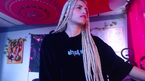 Atenea online show from October 27, 2025, 3:05 pm