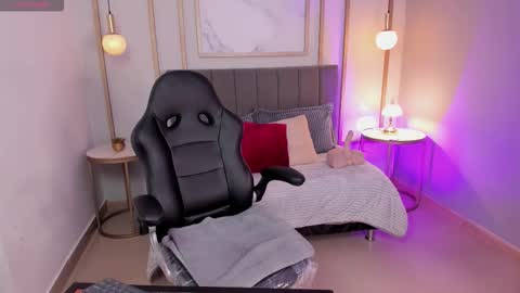 Snapshot of athenearusell chatting on November 11, 2025, 11:43 am athenearusell online show from November 11, 2025, 11:43 am