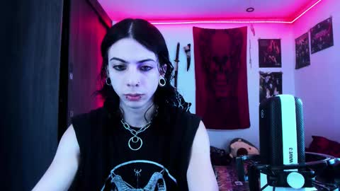 athenauwu online show from November 9, 2025, 7:50 am