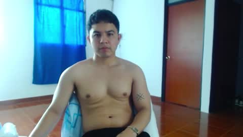 Snapshot of athleticboy2026 chatting on November 11, 2025, 4:40 pm Robin online show from November 11, 2025, 4:40 pm