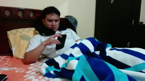 Snapshot of athleticboy2026 chatting on December 4, 2025, 4:00 am Robin online show from December 4, 2025, 4:00 am