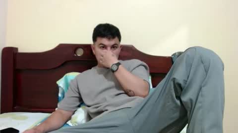 Snapshot of athleticboy2026 chatting on December 23, 2025, 3:48 am Robin online show from December 23, 2025, 3:48 am