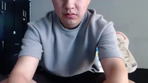 Snapshot of athleticboy2026 chatting on January 6, 2026, 4:43 pm Robin online show from January 6, 2026, 4:43 pm