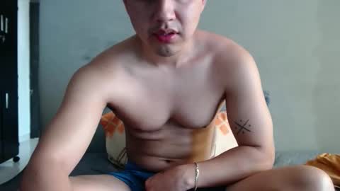 Snapshot of athleticboy2026 chatting on January 19, 2026, 4:11 pm Robin online show from January 19, 2026, 4:11 pm