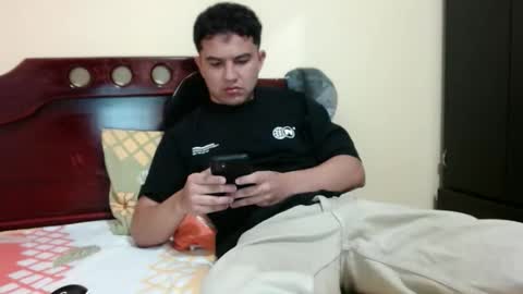 Snapshot of athleticboy2026 chatting on February 1, 2026, 1:59 am Robin online show from February 1, 2026, 1:59 am