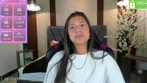 Snapshot of atiena_ chatting on April 18, 2026, 1:37 pm Atiena online show from April 18, 2026, 1:37 pm