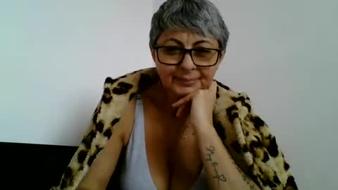 Snapshot of atikaarea chatting on December 2, 2024, 12:07 pm atikaarea online show from December 2, 2024, 12:07 pm