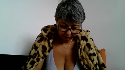 Snapshot of atikaarea chatting on December 3, 2024, 10:50 am atikaarea online show from December 3, 2024, 10:50 am