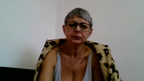 Snapshot of atikaarea chatting on December 9, 2024, 11:26 am atikaarea online show from December 9, 2024, 11:26 am