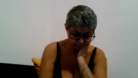 Snapshot of atikaarea chatting on December 21, 2024, 4:03 pm atikaarea online show from December 21, 2024, 4:03 pm