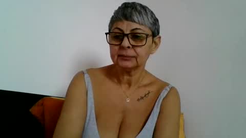 Snapshot of atikaarea chatting on December 24, 2024, 10:44 am atikaarea online show from December 24, 2024, 10:44 am