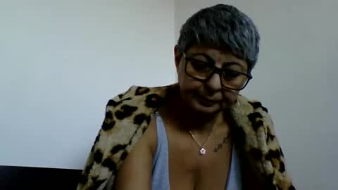 Snapshot of atikaarea chatting on January 2, 2025, 10:05 am atikaarea online show from January 2, 2025, 10:05 am