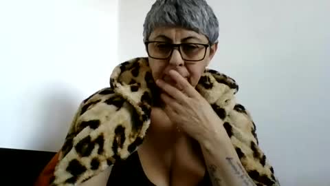 Snapshot of atikaarea chatting on January 5, 2025, 11:59 am atikaarea online show from January 5, 2025, 11:59 am