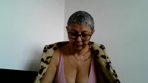 Snapshot of atikaarea chatting on February 7, 2025, 9:05 am atikaarea online show from February 7, 2025, 9:05 am