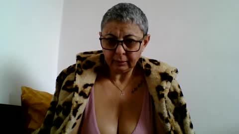 Snapshot of atikaarea chatting on February 7, 2025, 12:28 pm atikaarea online show from February 7, 2025, 12:28 pm