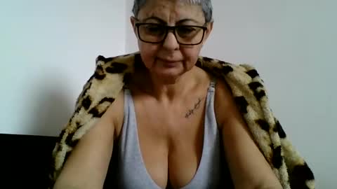 Snapshot of atikaarea chatting on February 15, 2025, 8:11 am atikaarea online show from February 15, 2025, 8:11 am