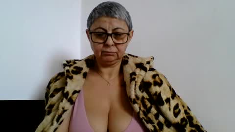 Snapshot of atikaarea chatting on February 21, 2025, 11:33 am atikaarea online show from February 21, 2025, 11:33 am