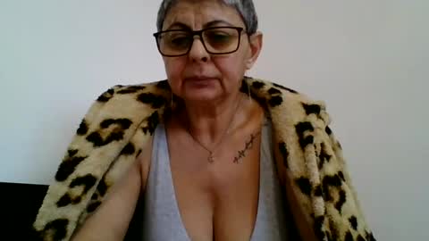 Snapshot of atikaarea chatting on February 27, 2025, 1:49 pm atikaarea online show from February 27, 2025, 1:49 pm