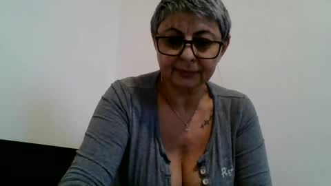 Snapshot of atikaarea chatting on March 10, 2025, 3:52 pm atikaarea online show from March 10, 2025, 3:52 pm