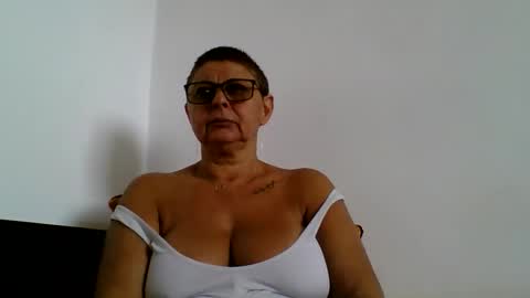 Snapshot of atikaarea chatting on September 14, 2025, 9:08 am atikaarea online show from September 14, 2025, 9:08 am