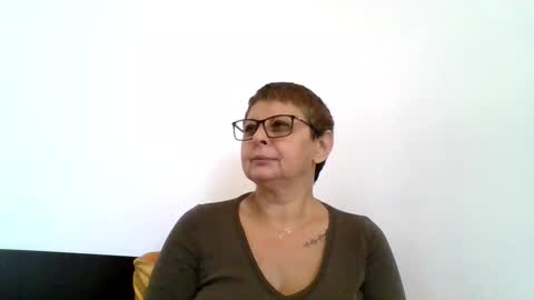 Snapshot of atikaarea chatting on October 10, 2025, 12:37 pm atikaarea online show from October 10, 2025, 12:37 pm