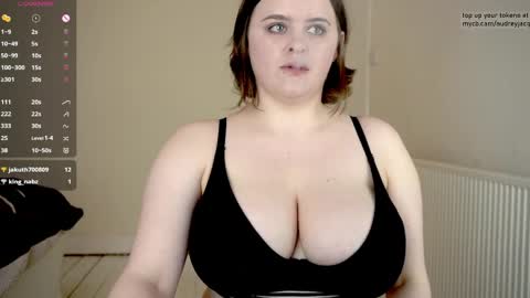 Audrey Jacq online show from April 17, 2026, 4:10 pm